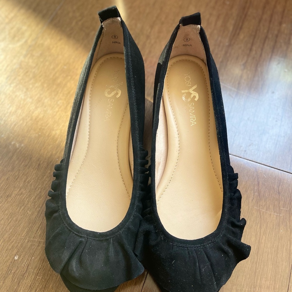 Yosi Samra Women’s NINA Pump Black Suede Sz 8 Black Ruffle NWOB